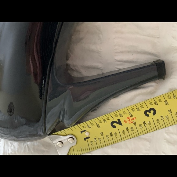 Chanel two toned black & grey high heel shoes 38.5 - Picture 4 of 10